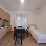 Martini בקתה Vlorë
